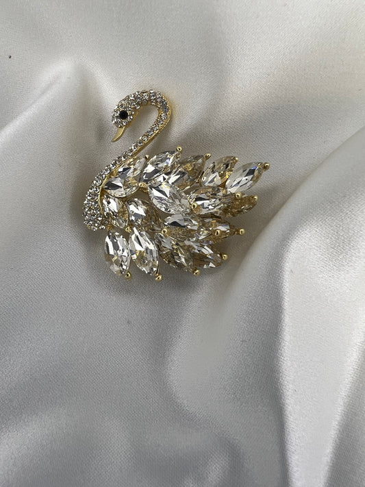 Swan Brooch in Gold